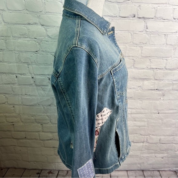 Chico’s Printed Patches Denim Jacket Medium - Picture 3 of 8